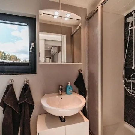 Hausboot Enola Hotel na wodzie *