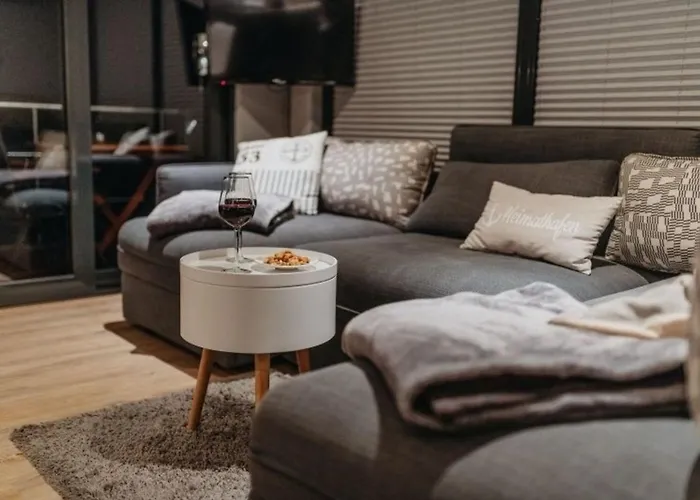 بوتيل Hausboot Enola *