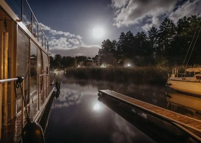 بوتيل Hausboot Enola Fürstenberg-Havel